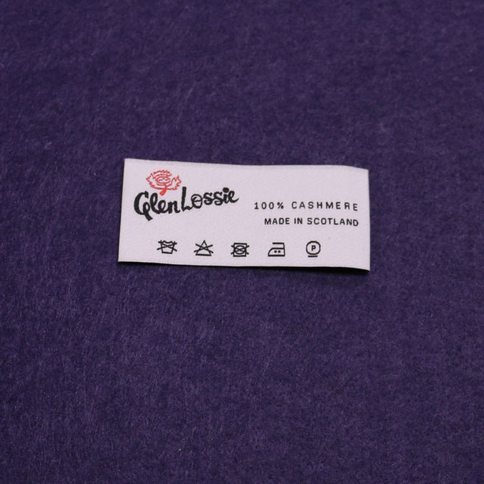 Etiquetas dobradas tecidas fábrica do pescoço das etiquetas de pano das etiquetas da roupa extremidade feito a mão profissional