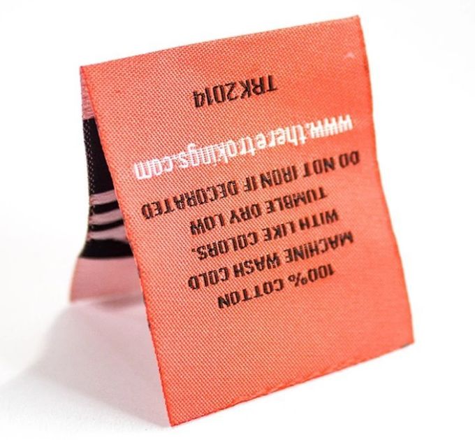 O pescoço tecido de pano crachá feito sob encomenda etiqueta a tecelagem high-density do computador