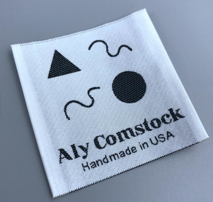 Etiquetas tecidas Endfold privadas da tela do damasco do pescoço do logotipo da marca para o t-shirt feito sob encomenda